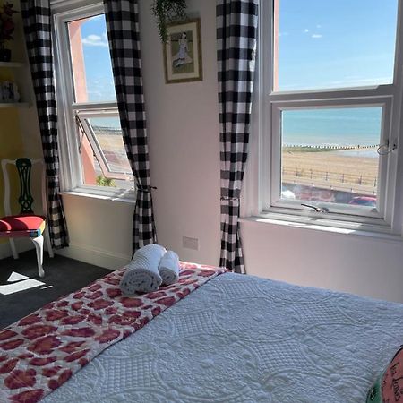 "The Parlour" Seafront Apartment AEGON International Esterno foto